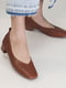Кожаные коричневые туфли на низком каблуке | 6759743 | фото 2