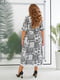Штапельна молочна сукня-трапеція з принтом та мереживом | 6809860 | фото 5