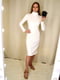 Біла сукня на флісі з високим горлом-стійкою | 6810072 | фото 2
