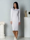 Біла трикотажна сукня- футляр по коліно з довгими рукавами  | 6810126 | фото 3