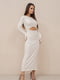 Молочна фактурна сукня з вирізом | 6810578 | фото 2
