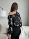 Чорна ошатна блуза з квіткового софту з відкритим плечем | 6811137 | фото 4
