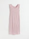 Бледно-розовое платье в рубчик с оборками на плечах | 6812041