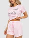 Розовая пижама в полоску с текстовым принтом | 6810407 | фото 3