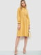 Желтое платье с длинным рукавом и акцентом на талии | 6810472 | фото 2