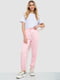 Светло-розовые брюки с манжетами на резинке | 6810570 | фото 2