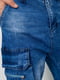 Синие джинсы с потертостями и накладными карманами | 6812522 | фото 5