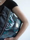 Чорна сумка шопер з принтом та металевою фурнітурою | 6812411 | фото 2