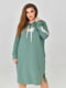 Сукня-худі оливкового кольору з принтом та розрізами з боків | 6816424 | фото 4
