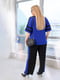 Костюм-двійка: синя блуза з принтом і чорні штани | 6816498 | фото 2
