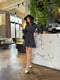 Чорна сукня А-силуету з квітковим принтом та розкльошеною спідницею | 6816578 | фото 3