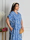 Сукня А-силуету синя з розрізом та контрастним принтом | 6816717 | фото 3