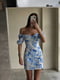 Синя приталена сукня в квітковий принт з шнурівкою на спинці | 6816907 | фото 3
