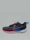 Спортивные черные кроссовки с ярким лого | 6817999 | фото 2