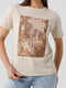 Трикотажна бежева футболка з принтом | 6803363 | фото 2
