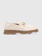 Туфлі з екошкіри молочного кольору, декоровані металевою пряжкою з ведмедиком | 6819103 | фото 2