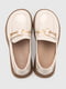 Лаковані туфлі з екошкіри молочного кольору, декоровані металевою пряжкою з ведмедиком | 6819107 | фото 8