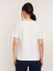 Біла футболка  з V-образним вирізом малюнком та підвернутими рукавами | 6819449 | фото 3