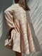 Бежева сукня вільного фасону з широкою оборкою  | 6820507 | фото 2