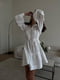 Біла сукня вільного фасону з широкою оборкою | 6820508 | фото 4