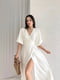 Молочна сукня А-силуету “на запах” з об’ємними рукавами | 6820512 | фото 2