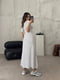Вільна біла сукня-максі в горошок з розрізом спереду | 6820528 | фото 3