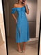 Блакитна сукня в квітковий принт з відкритими плечима та розрізом | 6820538