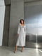 Біла сукня в квітковий принт з відкритими плечима та розрізом | 6820534 | фото 7