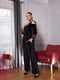 Велюровий чорний костюм: блуза з мереживами та вільні штани | 6821135 | фото 6
