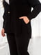 Монохромний чорний костюм жатка: сорочка з розрізами та штани | 6821304 | фото 4