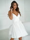 Коктейльна біла коротка сукня на тонких бретелях | 6821573 | фото 3