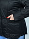 Куртка чорна приталеного силуету з накладними кишенями | 6822582 | фото 3