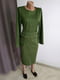 Зелена сукня-футляр з накладними кишенями, на поясі  | 6826609 | фото 2