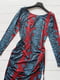 Сукня-футляр синя з червоним в зміїний принт  | 6826611 | фото 7