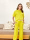 Трикотажний жовтий костюм-двійка: футболка і штани | 6827000 | фото 2