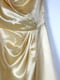 Вечірня сукня золотистого кольору з декоративними складками | 6507058 | фото 3