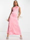 Рожева сукня в білизняному стилі з розрізом збоку | 6707232 | фото 2