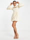 Сукня А-силуету молочного кольору з ефектним вирізом декольте | 6723085 | фото 2