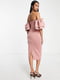 Рожева сукня-футляр з відкритими плечима та оборками | 6724957 | фото 2