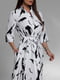 Біло-чорна довга сукня з розрізом | 6828978 | фото 4