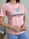 Рожева трикотажна футболка з принтом | 6829072 | фото 4