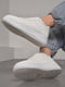 Кросівки білого кольору на шнурівці | 6828248 | фото 3