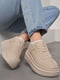 Кросівки бежевого кольору на шнурівці  | 6828252 | фото 2