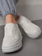 Кросівки білого кольору на шнурівці | 6828253 | фото 2