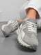 Сіро-білі кросівки на шнурівці  | 6828270 | фото 2