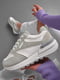 Кросівки біло-сірого кольору на шнурівці  | 6828277 | фото 2