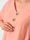 Блуза напівбатальна з коротким рукавом персикового кольору | 6828468 | фото 4