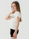 Трикотажний комплект: футболка молочного кольору з принтом і чорні шорти | 6829415 | фото 3