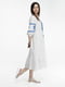 Біла вишита сукня, прикрашена орнаментом | 6829517 | фото 6