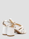 Кожаные белые босоножки на широком каблуке | 6831970 | фото 5